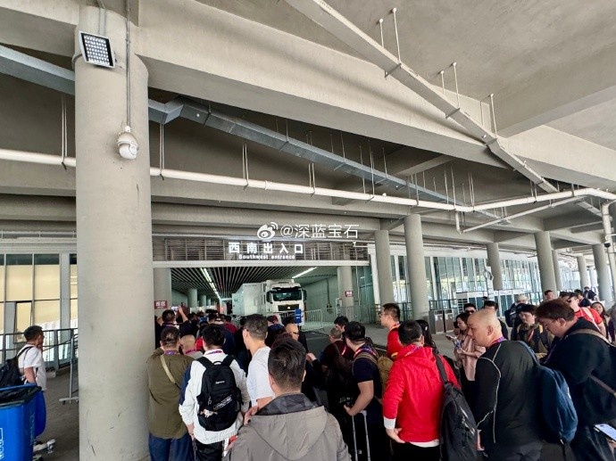 盛況空前！記者曬照：距離中澳之戰還有三小時，現場記者已超百名