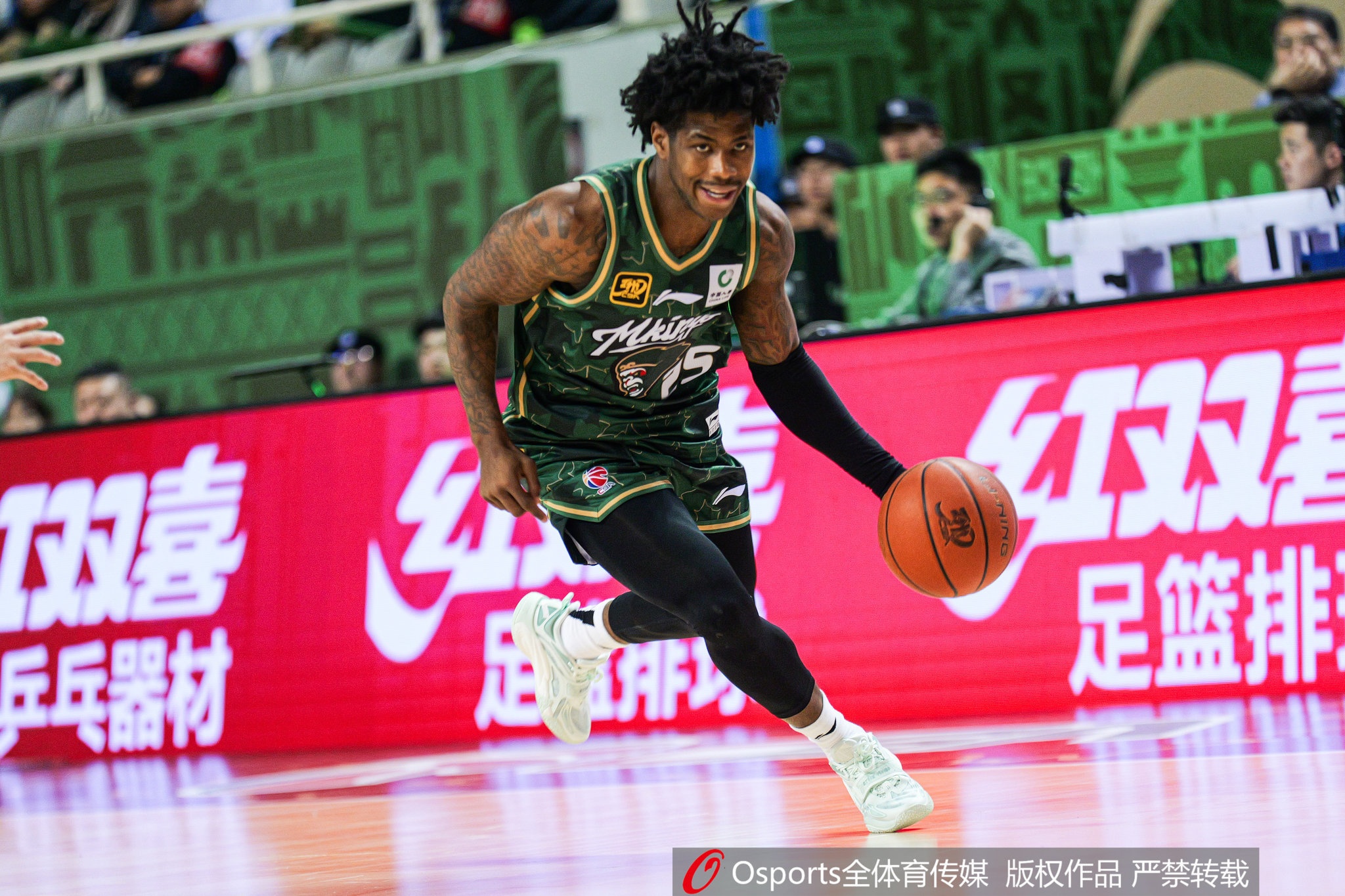 關鍵5分扭轉戰局！肯德里克-戴維斯22中11拿下26分3板14助4斷